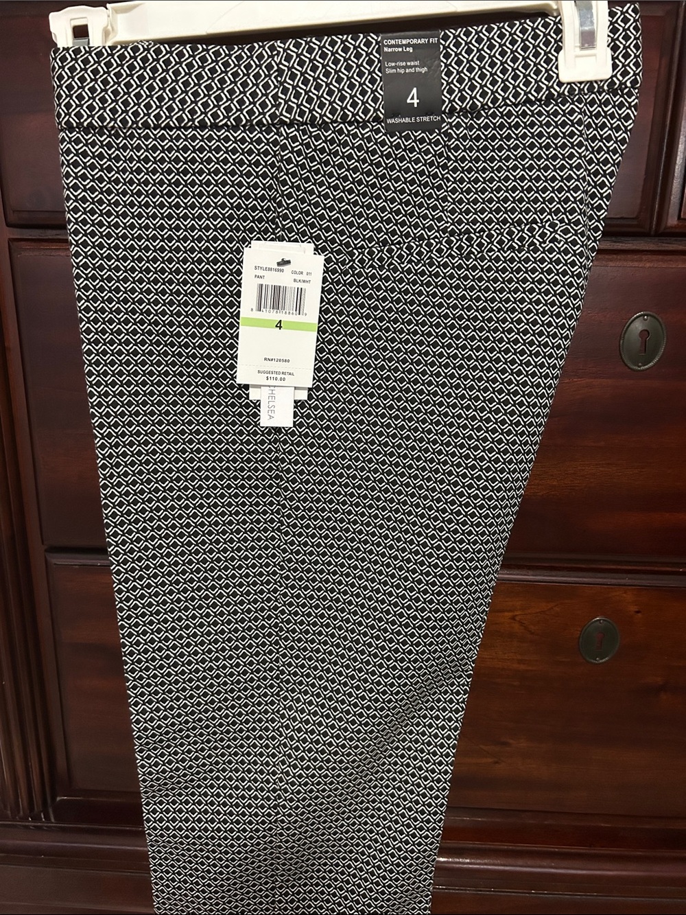 Amanda and Chelsea - Black & White Patterned Stretch Low-Rise Pants